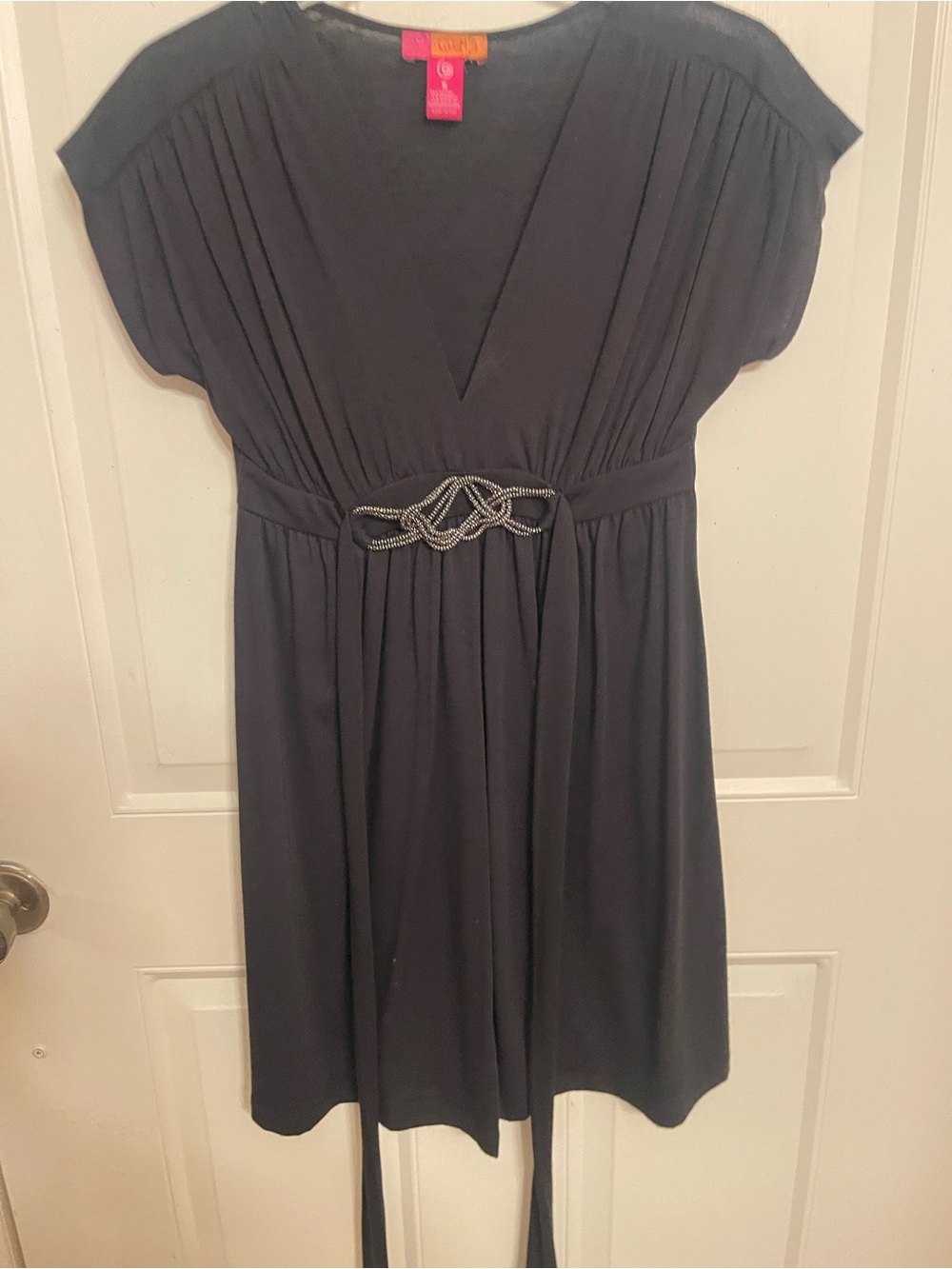Women's Black V-Neck Midi Dress with Decorative Waist Accent - Picture 2 of 4